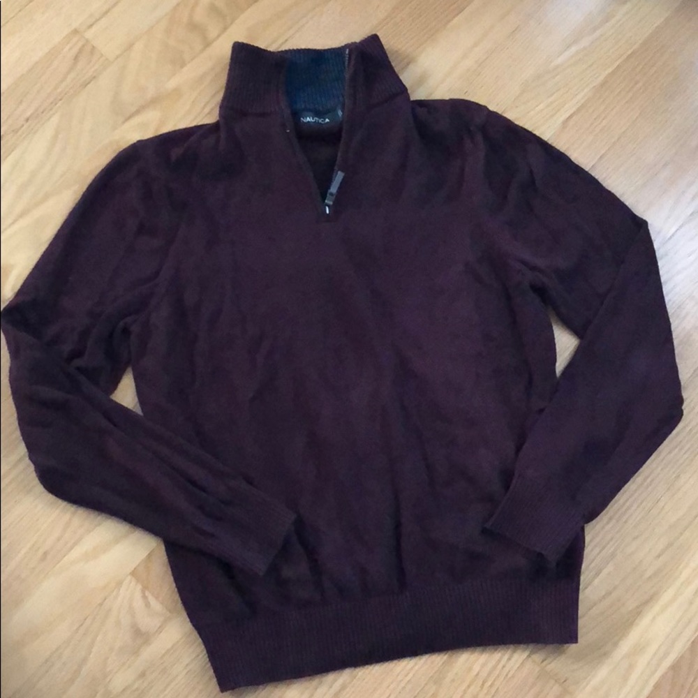 Men’s maroon zip up sweater